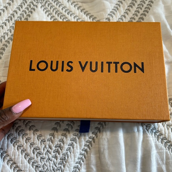 LV box and gift bag - Picture 3 of 5